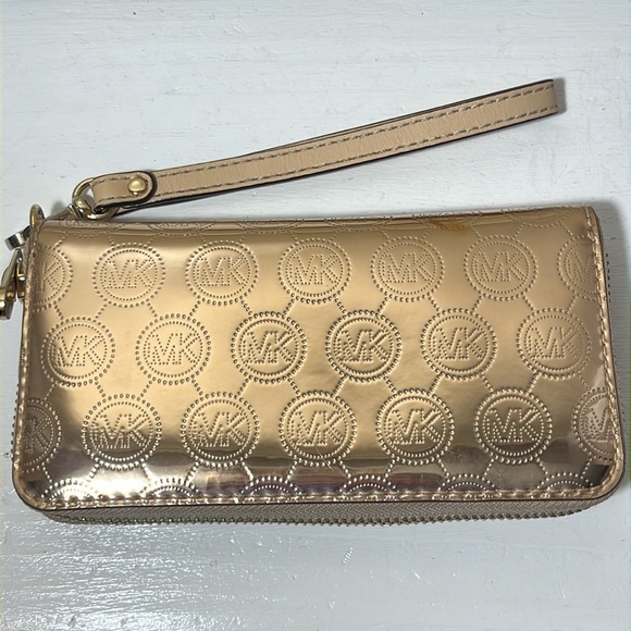 Michael Kors Rose Gold Zip Around Wallet - Price Firm - Picture 2 of 12
